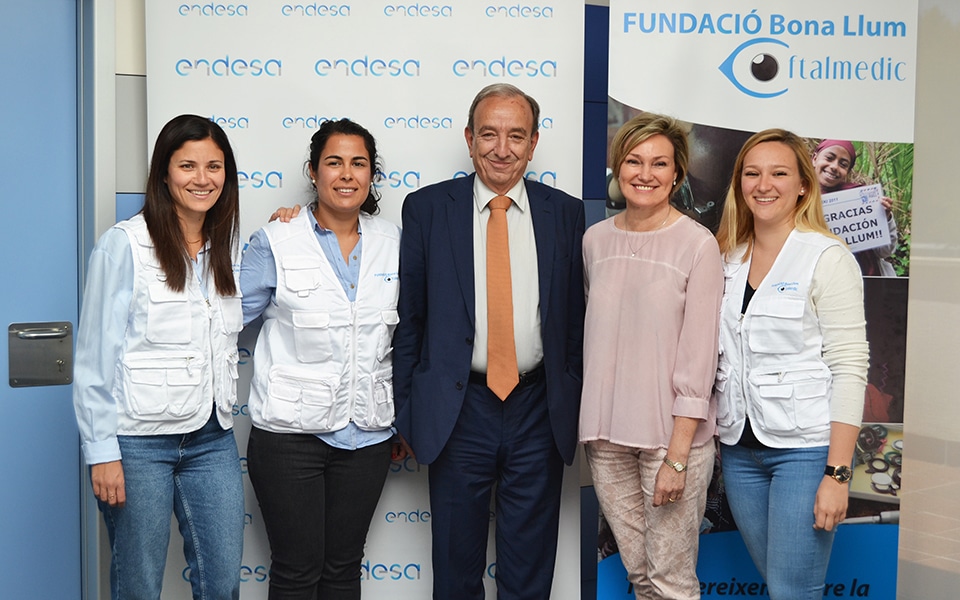 Endesa y Fundació Bona Llum Oftalmedic renuevan su colaboración para revisar la salud ocular de colectivos vulnerables