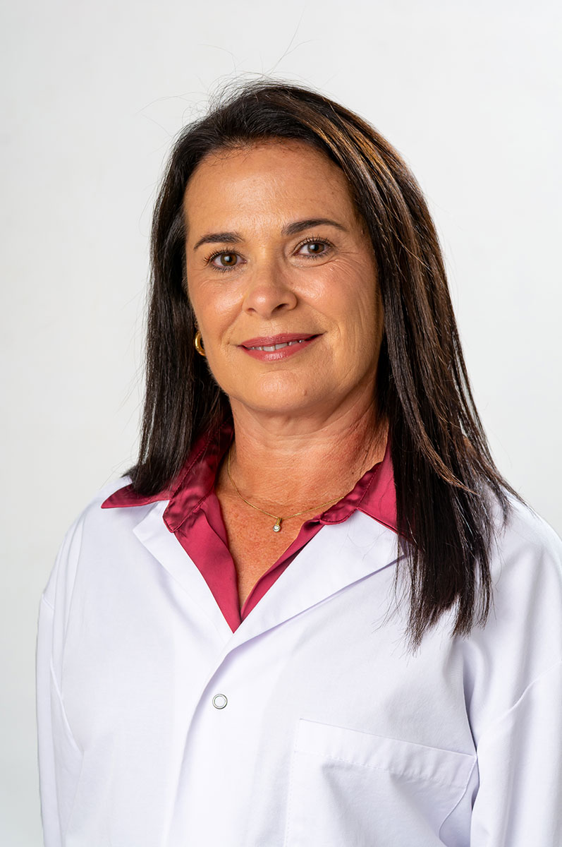 Equipo médico Oftalmedic Salvà Dra. Elizabeth Fernández, especialista cataratas y superficie ocular