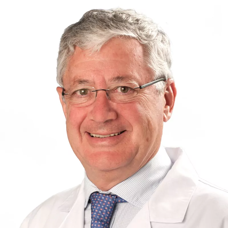 Dr. Antonio Amer Rubí Dr. Amer Rubí especialista cataratas y cirugía refractiva
