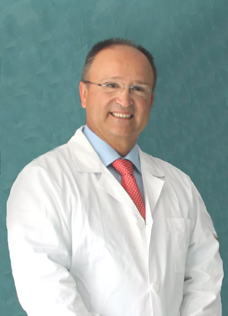 Equipo médico Salvà Dr. Luis Salvà especialista cataratas y cirugía refractiva