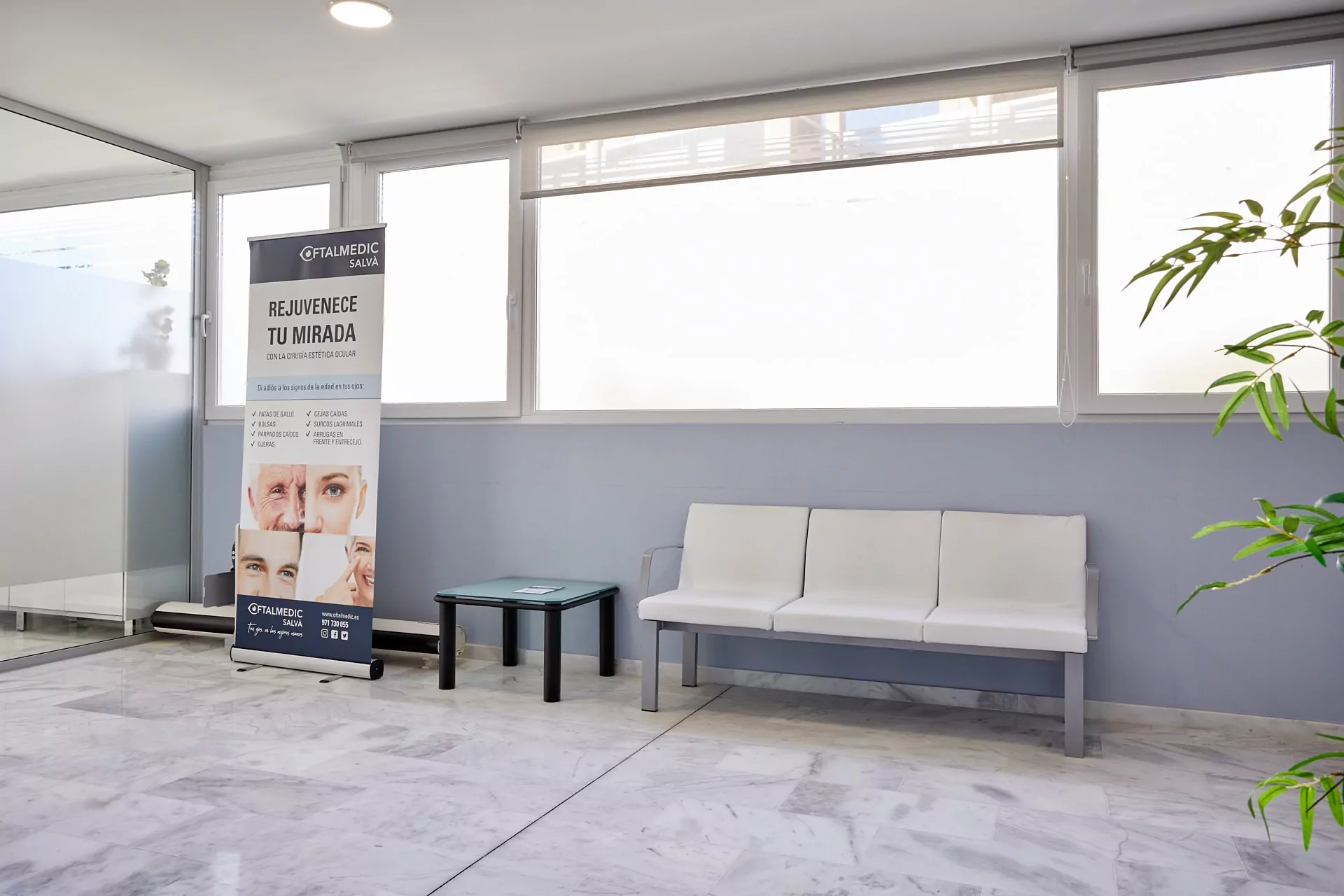 clínica salvà sala espera atención al paciente