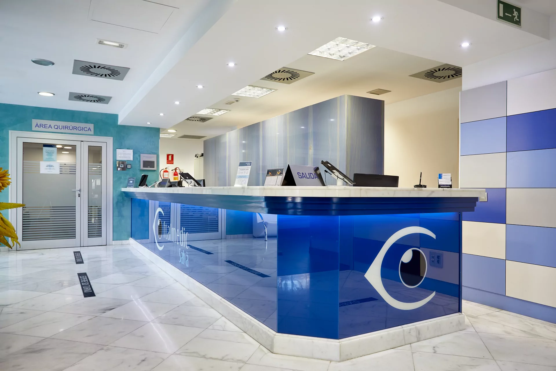 clínica salvà recepción oftalmología