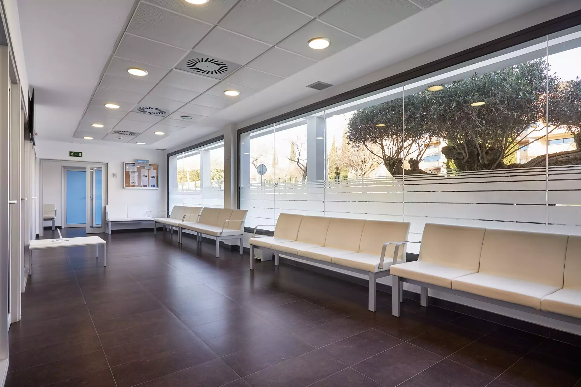 clínica salvà sala espera pruebas oftalmológicas