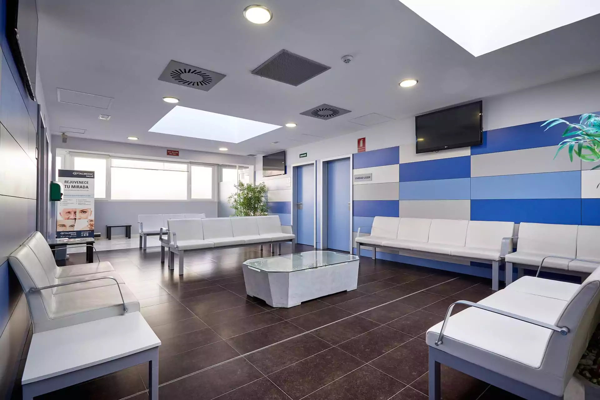 clínica salvà sala espera oftalmología
